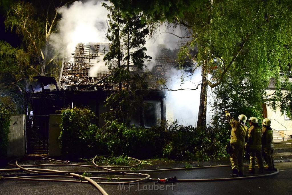 Grossfeuer Einfamilienhaus Siegburg Muehlengrabenstr P0130.JPG - Miklos Laubert